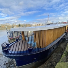 <p>London Houseboat</p>